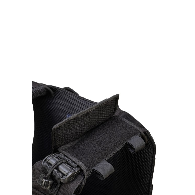 Anorak Tactical QR I Φορέας εξωτερικού τύπου ταχείας απελευθέρωσης με σύστημα "PALS", σε μαύρο χρώμα.